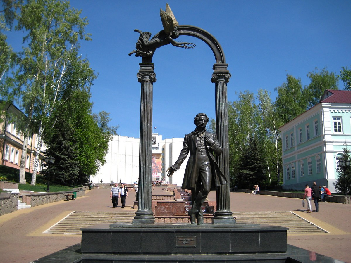 Памятник Пушкину в Саранске на Фонтанном спуске